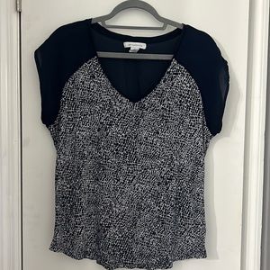 Liz Claiborne v-neck shirt